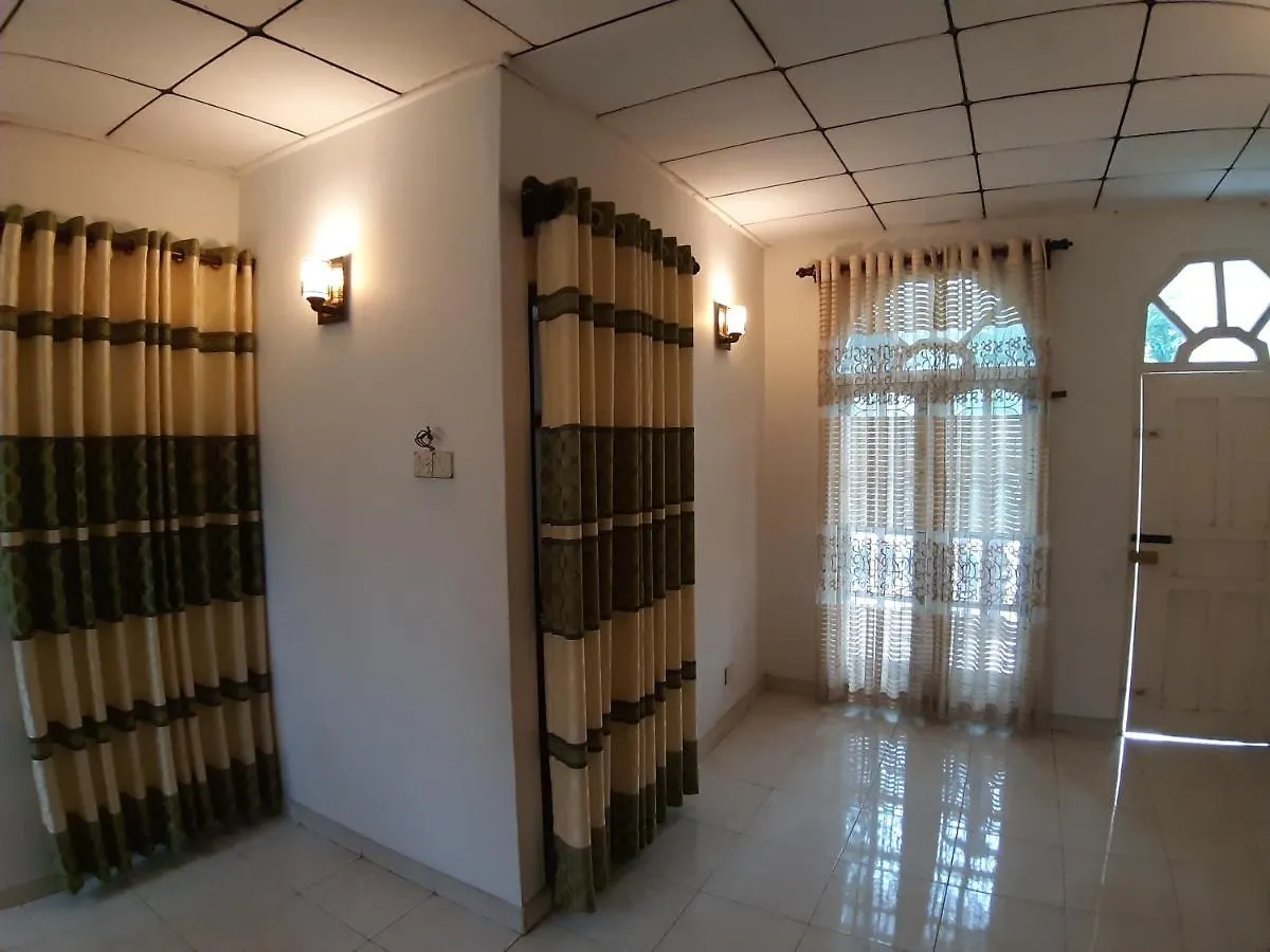 Hellen Homestay Νεγκόμπο 0*,