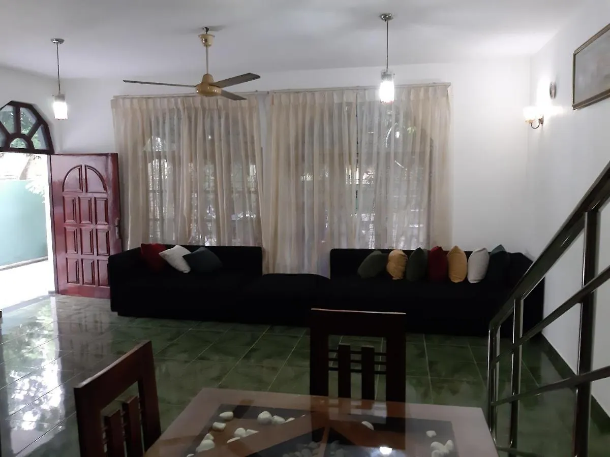 Hellen Homestay Νεγκόμπο